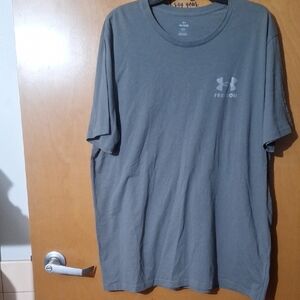 Under Armour Men's Grey T-Shirt